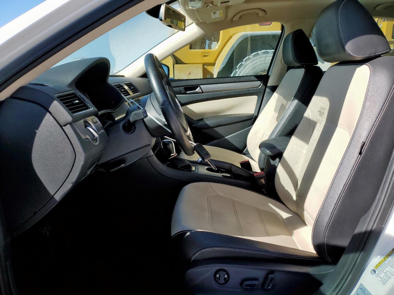 VOLKSWAGEN PASSAT SE