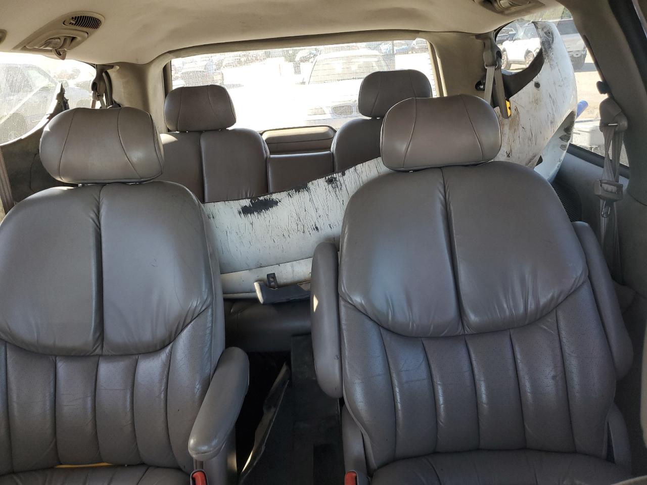 Lot #3284698321 2000 CHRYSLER TOWN & COU