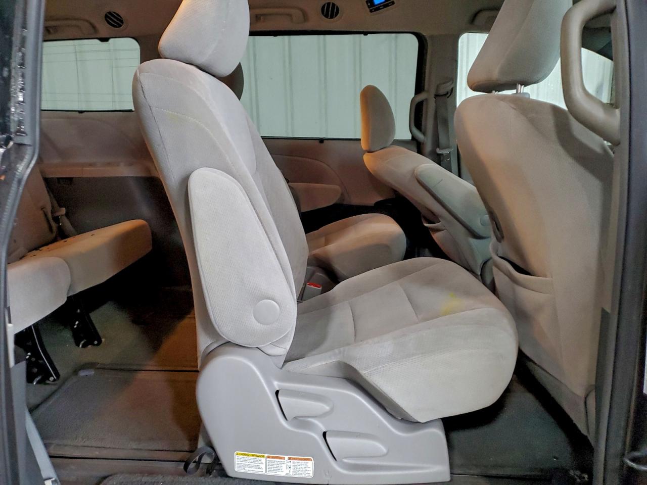 Lot #3301986511 2015 TOYOTA SIENNA LE