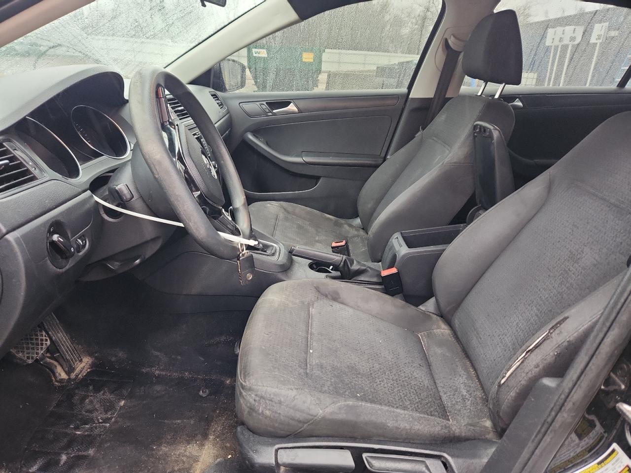 VOLKSWAGEN JETTA BASE