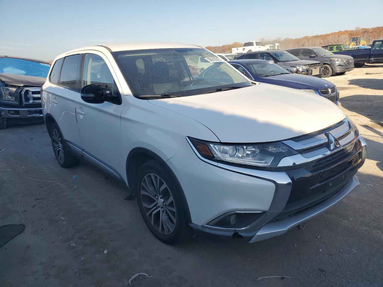 MITSUBISHI OUTLANDER SE