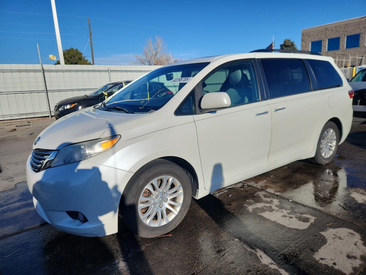 TOYOTA SIENNA XLE