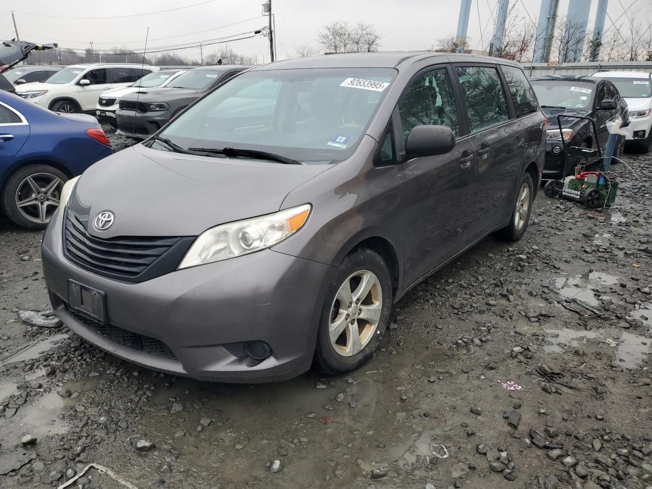 TOYOTA SIENNA