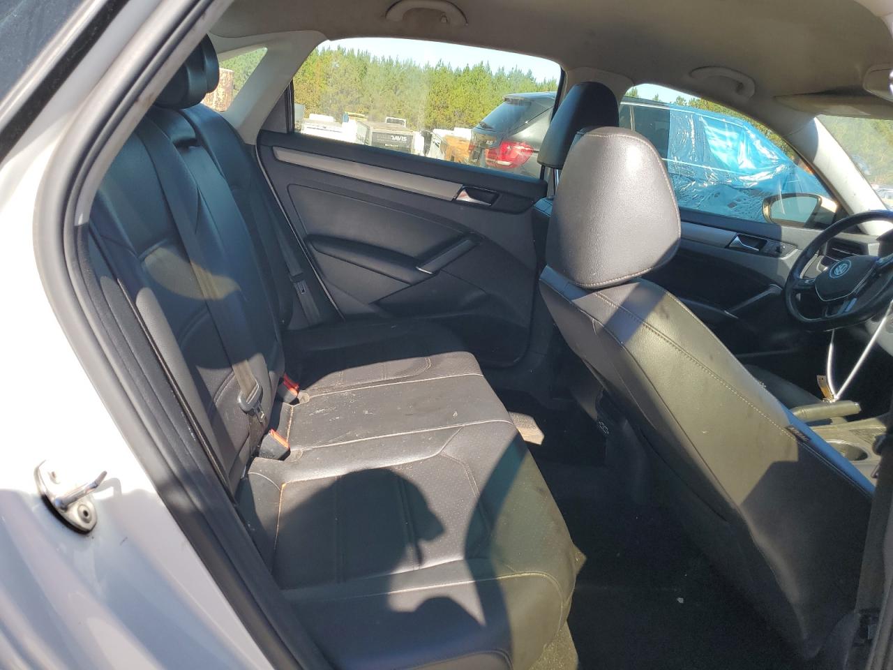 VOLKSWAGEN PASSAT SE