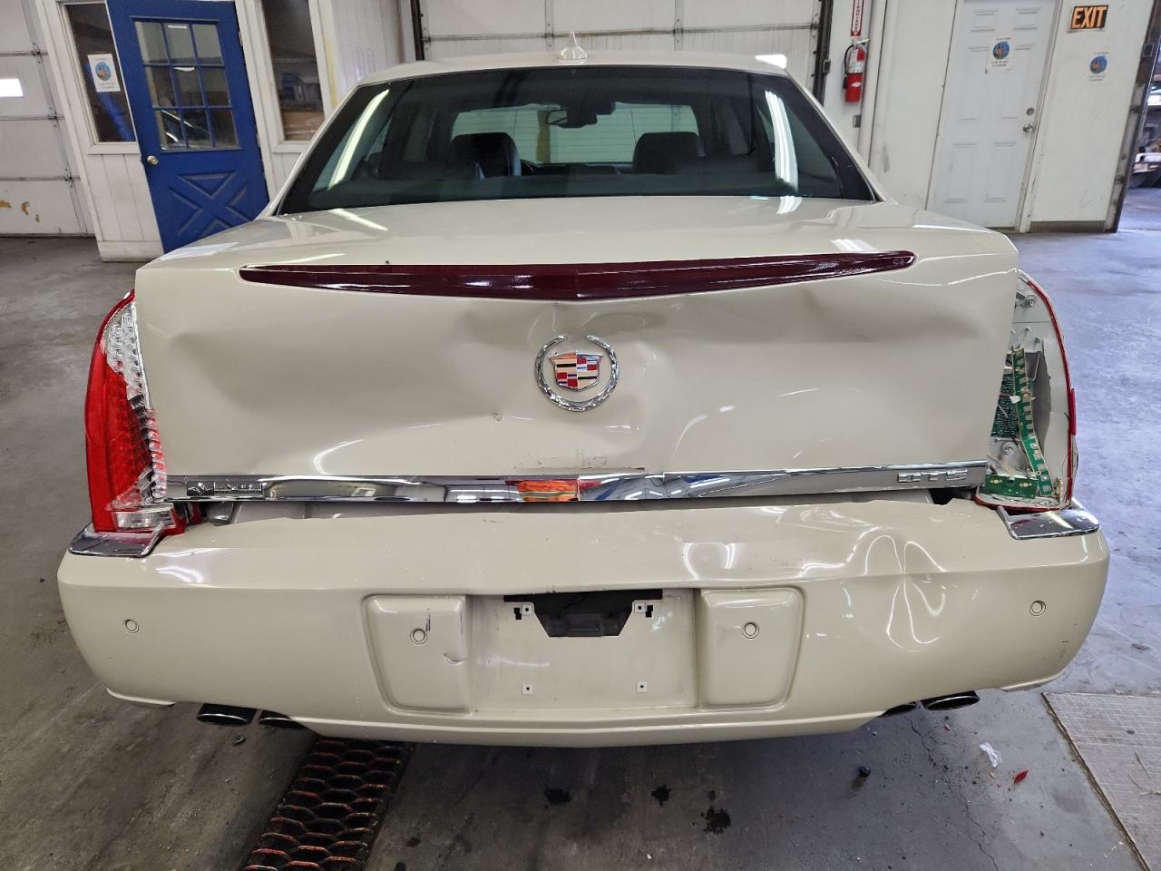 CADILLAC DTS PREMIUM COLLECTION