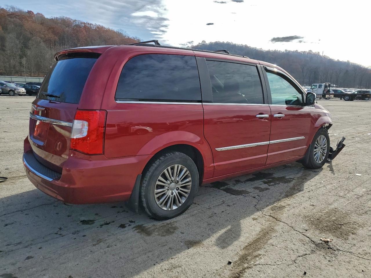 CHRYSLER TOWN & COUNTRY TOURING L