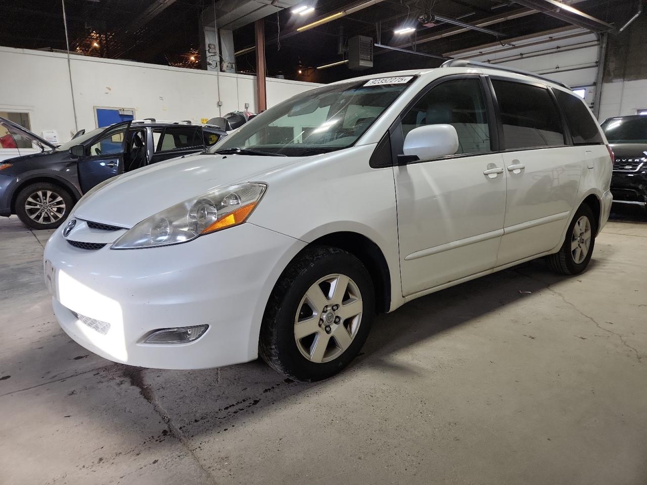 TOYOTA SIENNA XLE