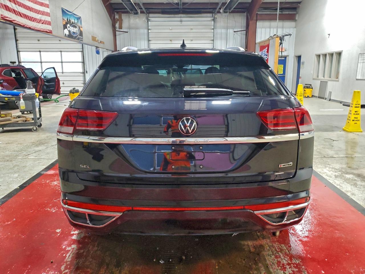 VOLKSWAGEN ATLAS CROSS SPORT SEL R-LINE