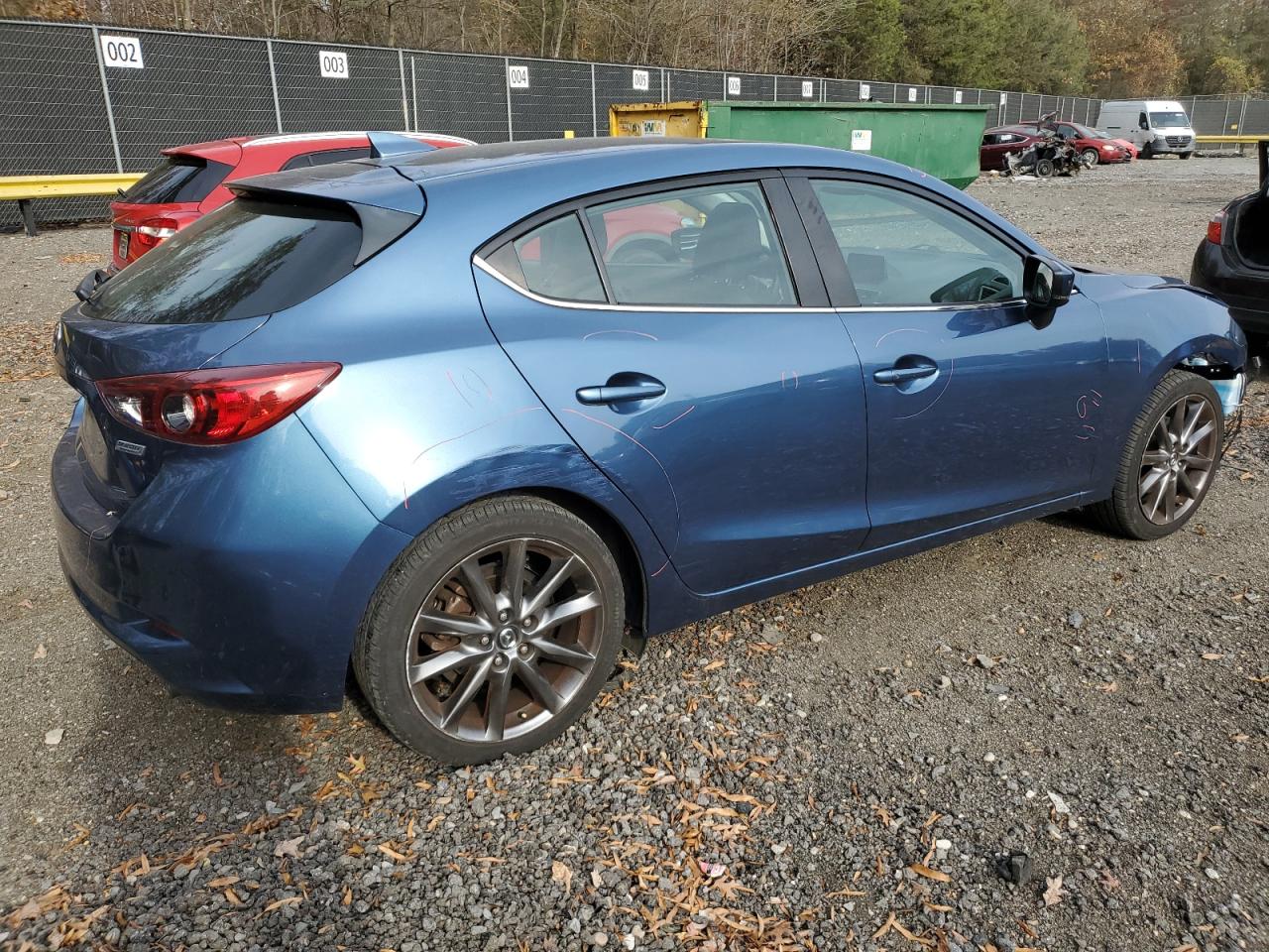 MAZDA 3 TOURING