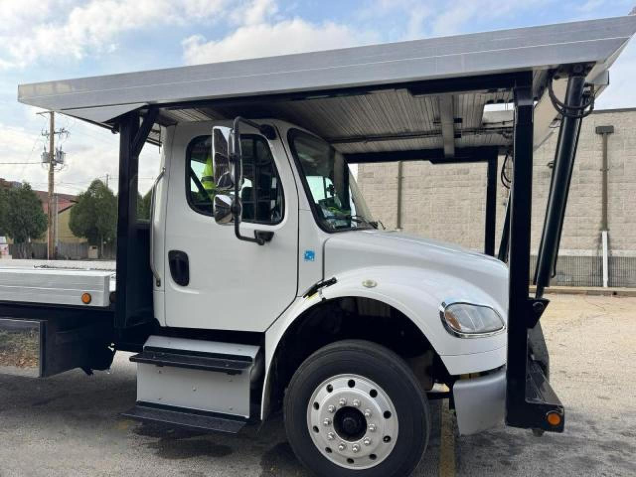 Lot #3284610350 2017 FREIGHTLINER M2 106 MED