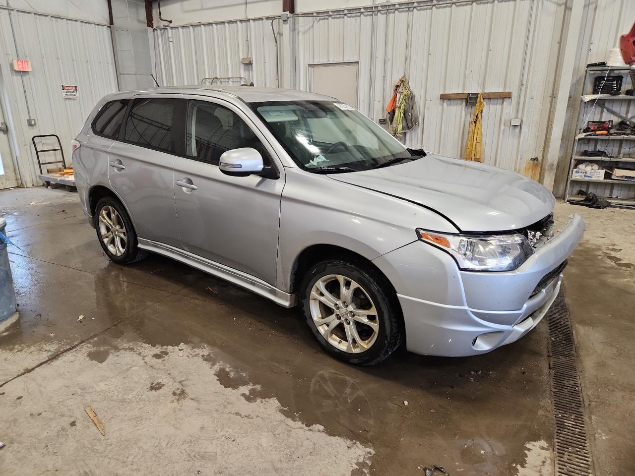 MITSUBISHI OUTLANDER SE