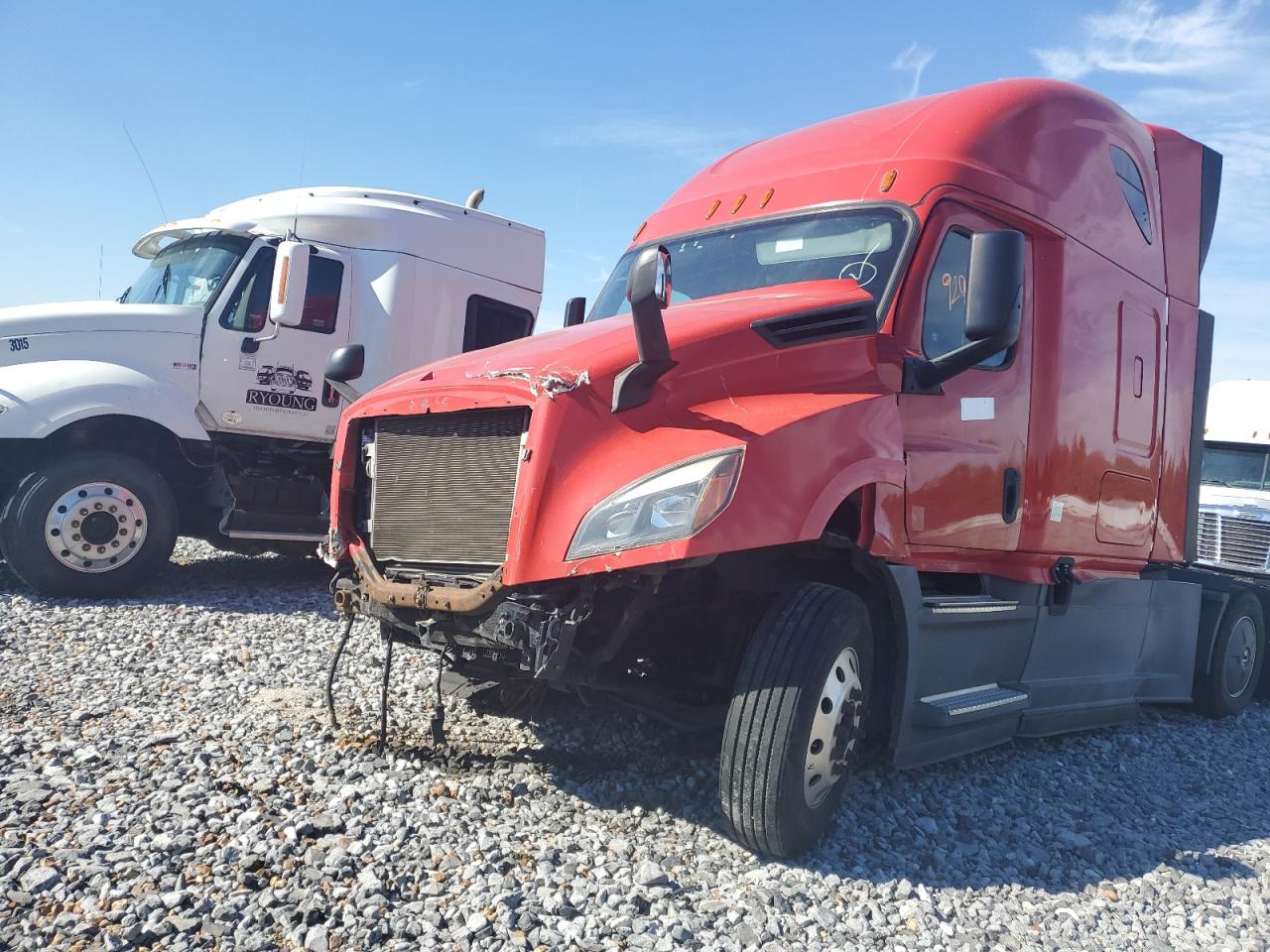 Lot #3318868918 2020 FREIGHTLINER CASCADIA 1