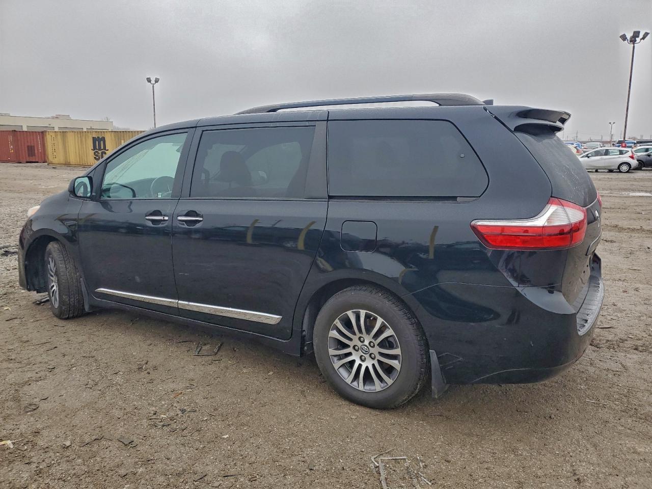 TOYOTA SIENNA XLE