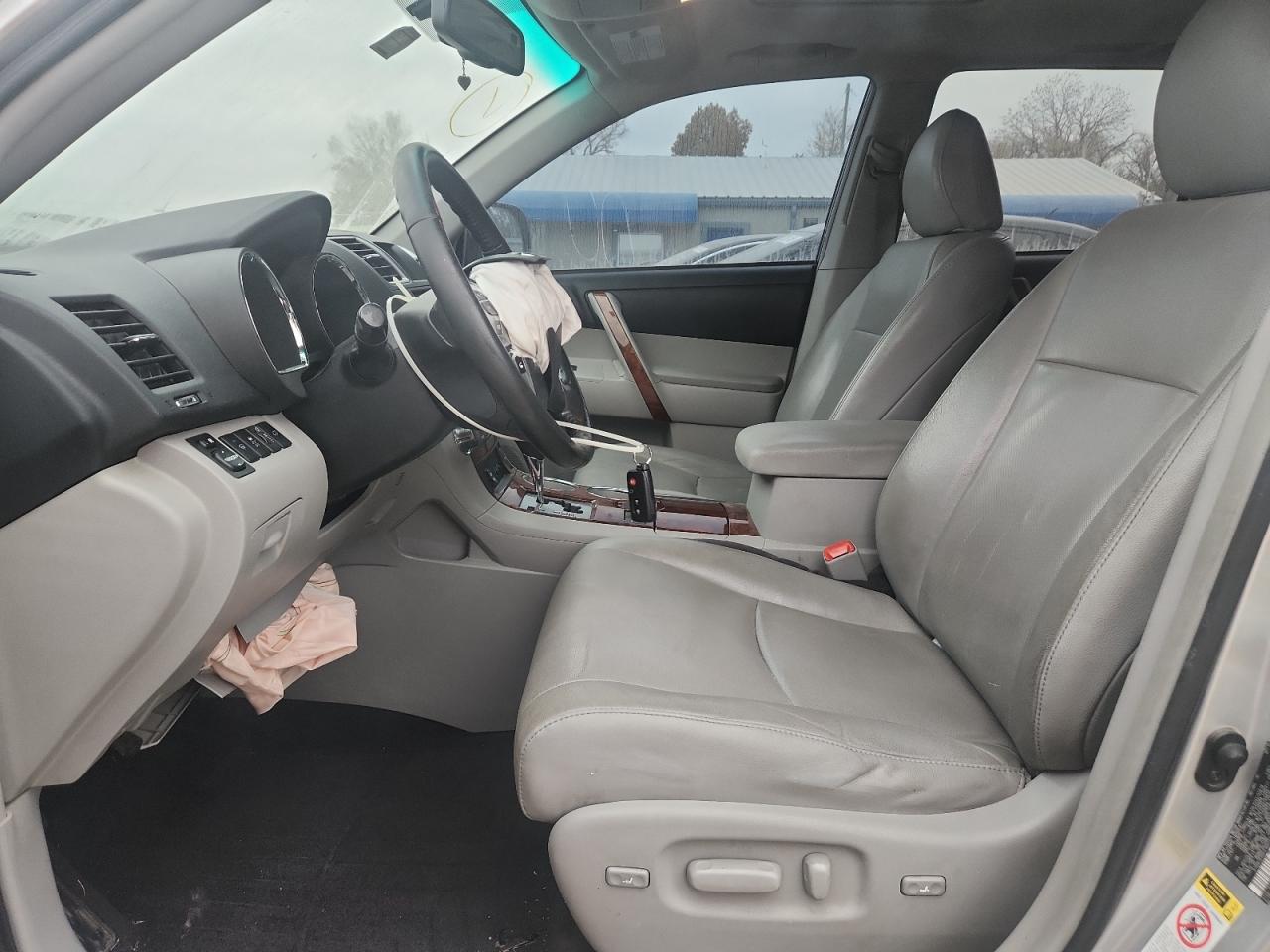 TOYOTA HIGHLANDER LIMITED