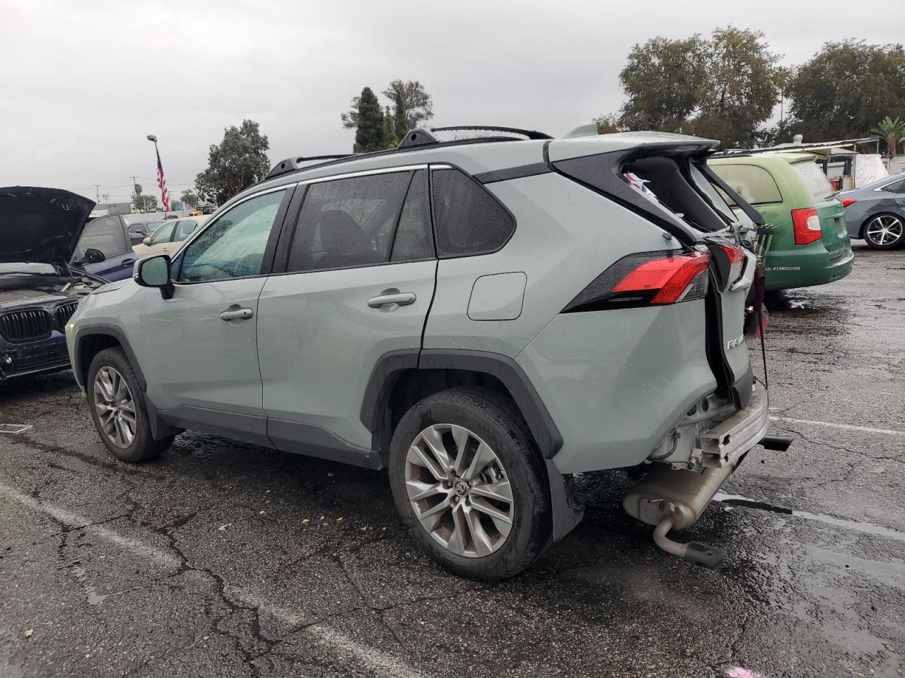 TOYOTA RAV4 XLE PREMIUM