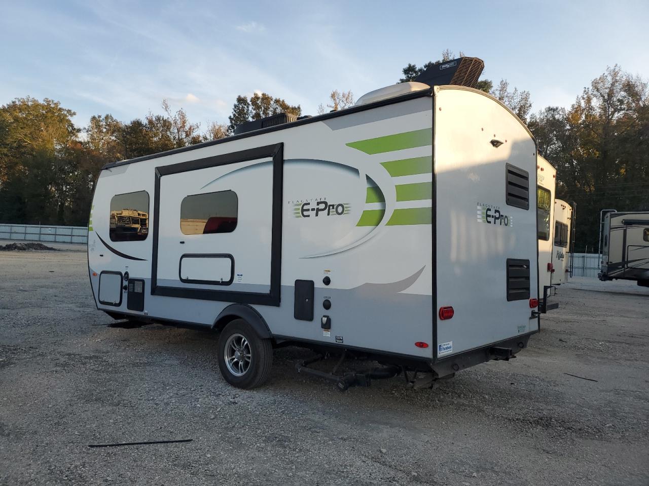 Lot #3302811916 2018 FLAGSTAFF/FOREST RIVER CLASSIC SE