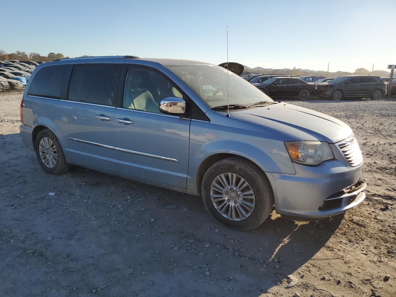 CHRYSLER TOWN & COUNTRY LIMITED