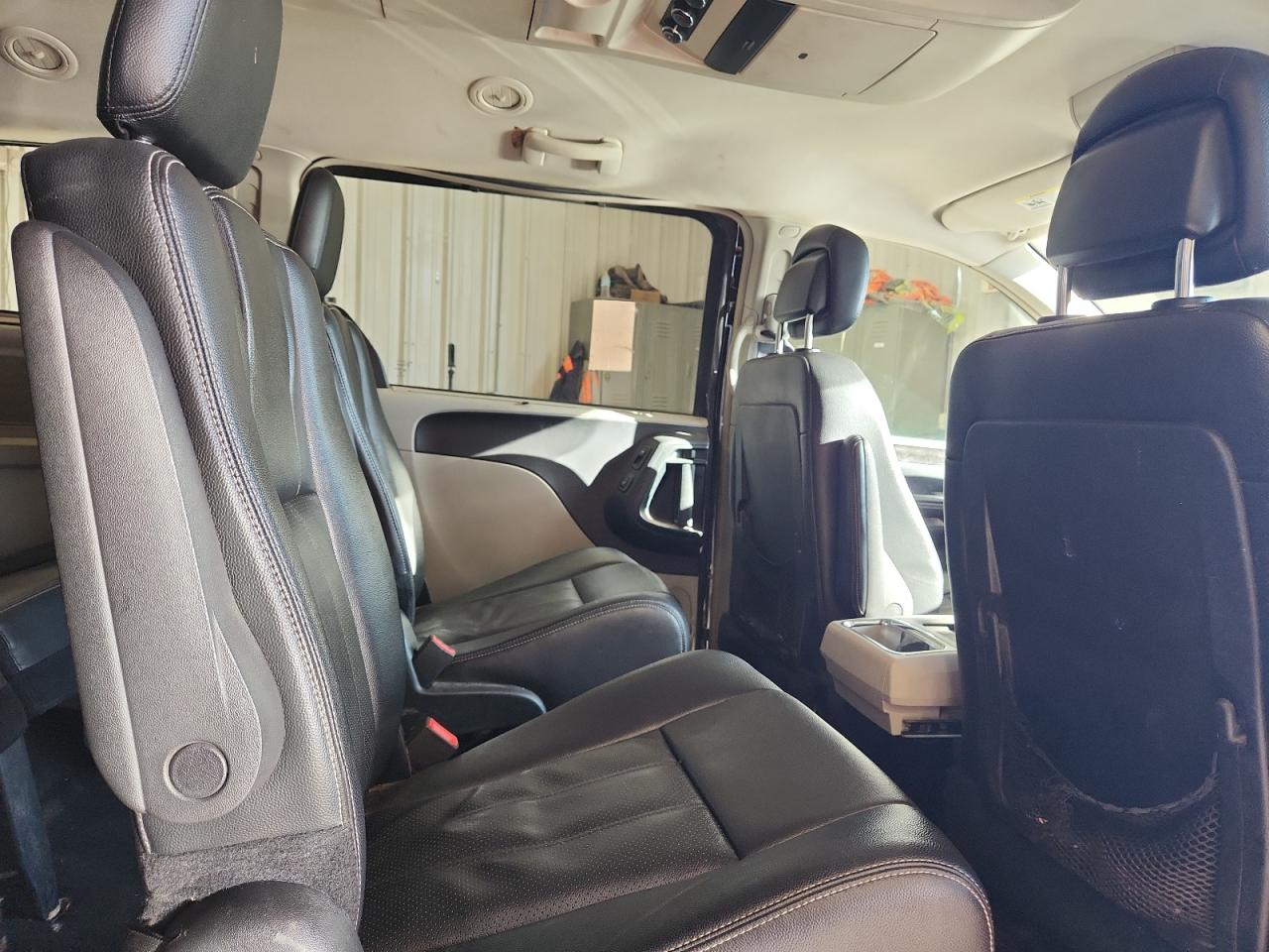 CHRYSLER TOWN & COUNTRY TOURING L