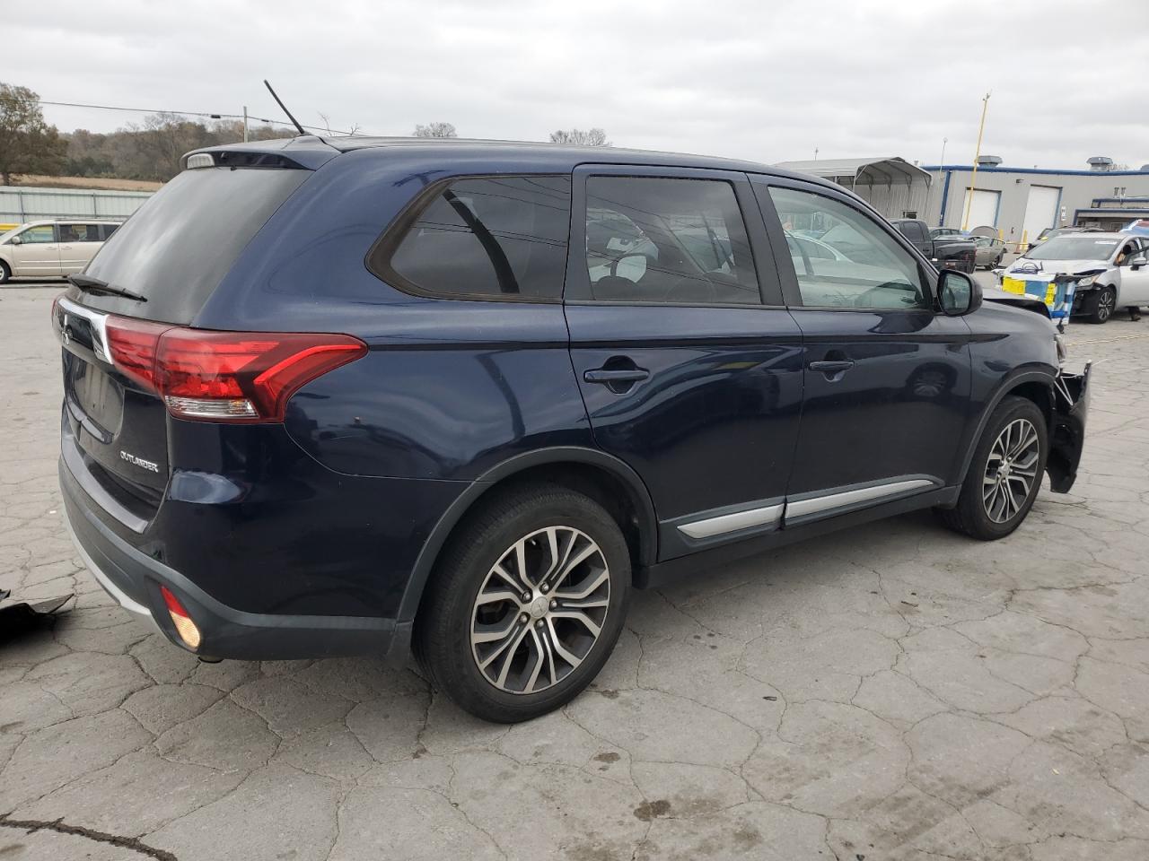 MITSUBISHI OUTLANDER SE