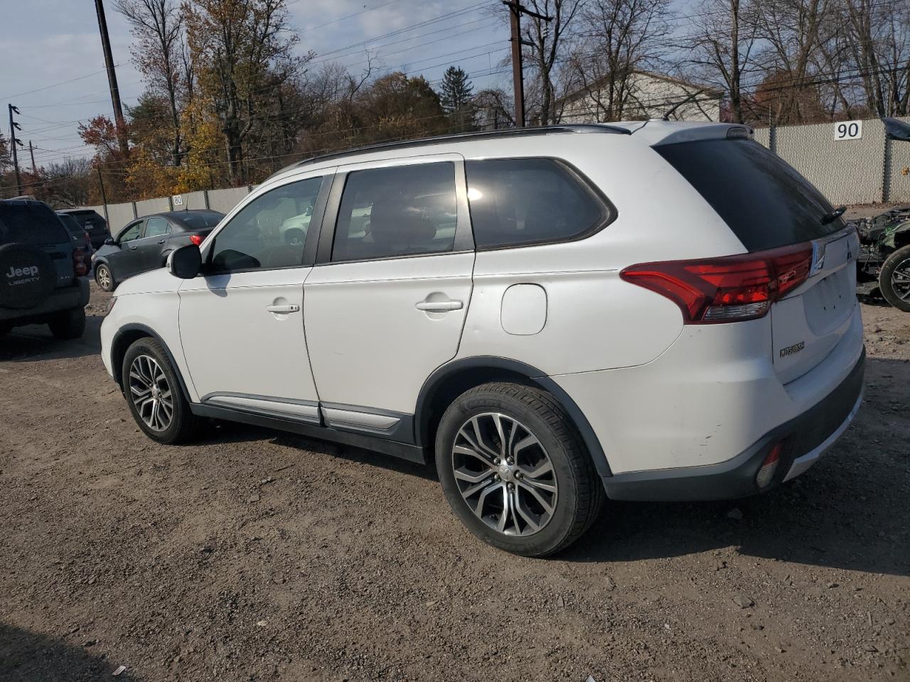 MITSUBISHI OUTLANDER SE