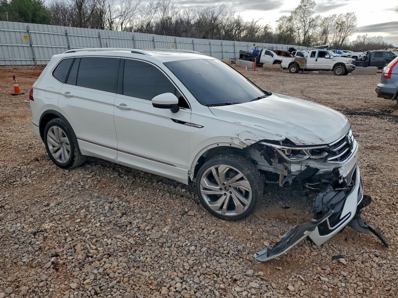 VOLKSWAGEN TIGUAN SEL R-LINE BLACK