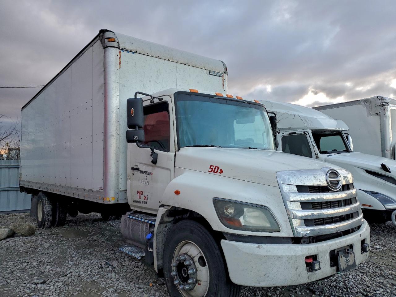 Lot #3297951801 2015 HINO 258/268