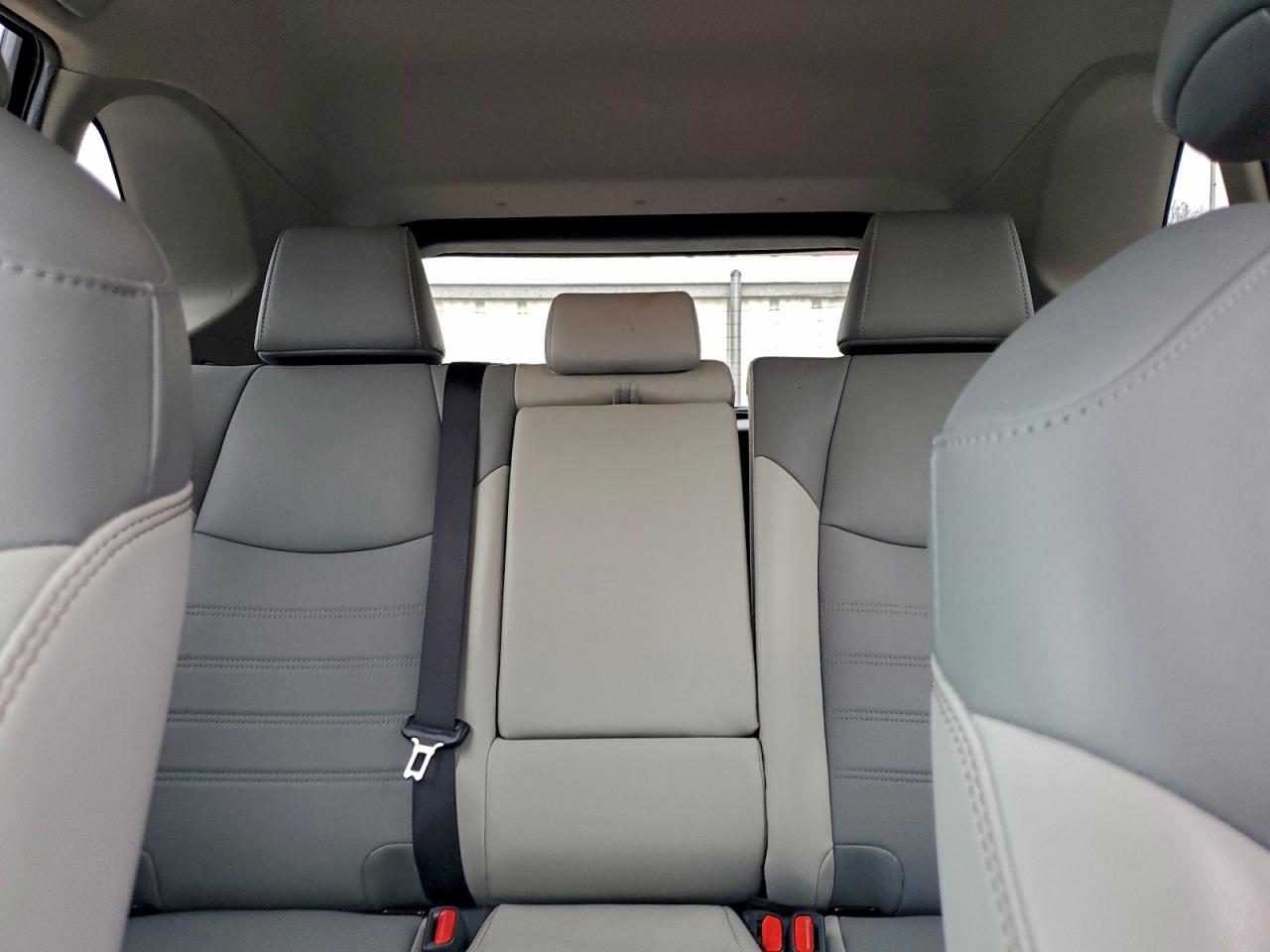 TOYOTA RAV4 XLE PREMIUM