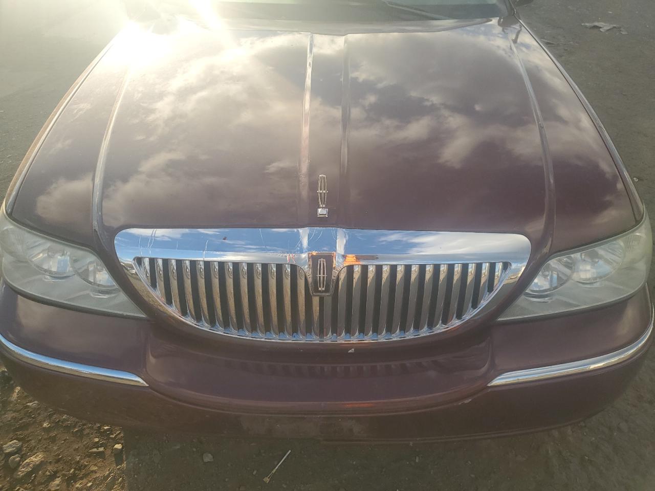 Lot #3296225422 2004 LINCOLN TOWN CAR E