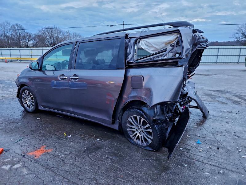 2018 TOYOTA SIENNA XLE #3302825891
