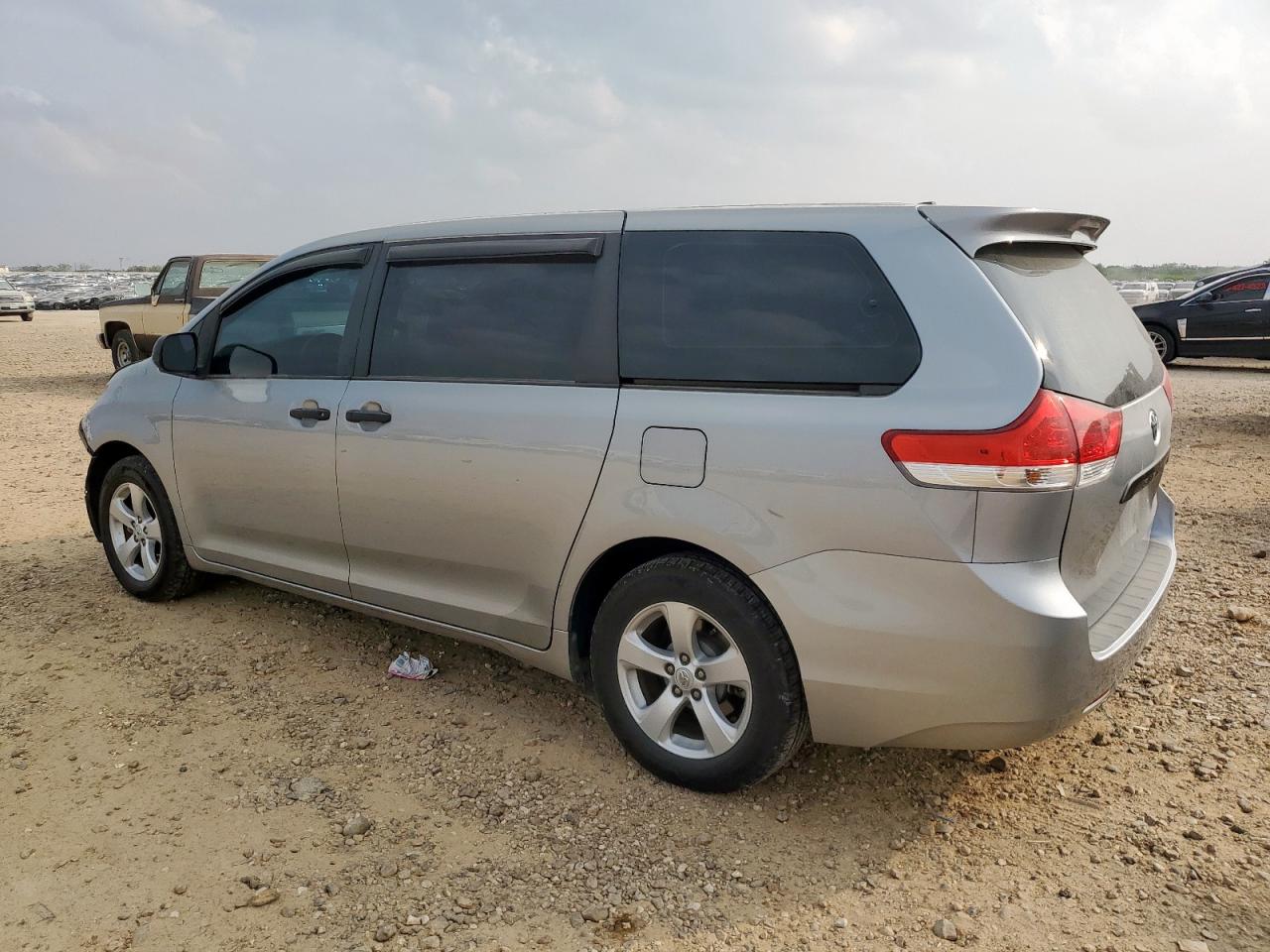 TOYOTA SIENNA BASE