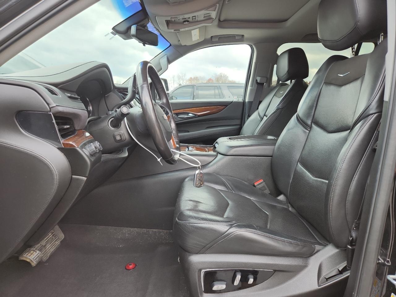 CADILLAC ESCALADE ESV LUXURY