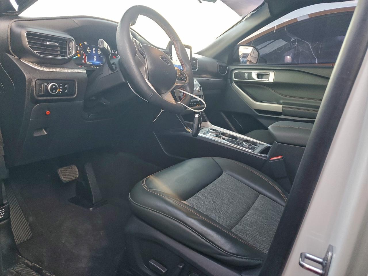 Lot #3298052127 2023 FORD EXPLORER T