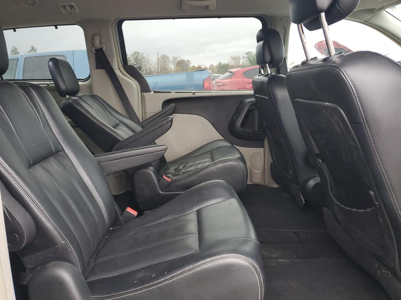 CHRYSLER TOWN & COUNTRY TOURING L