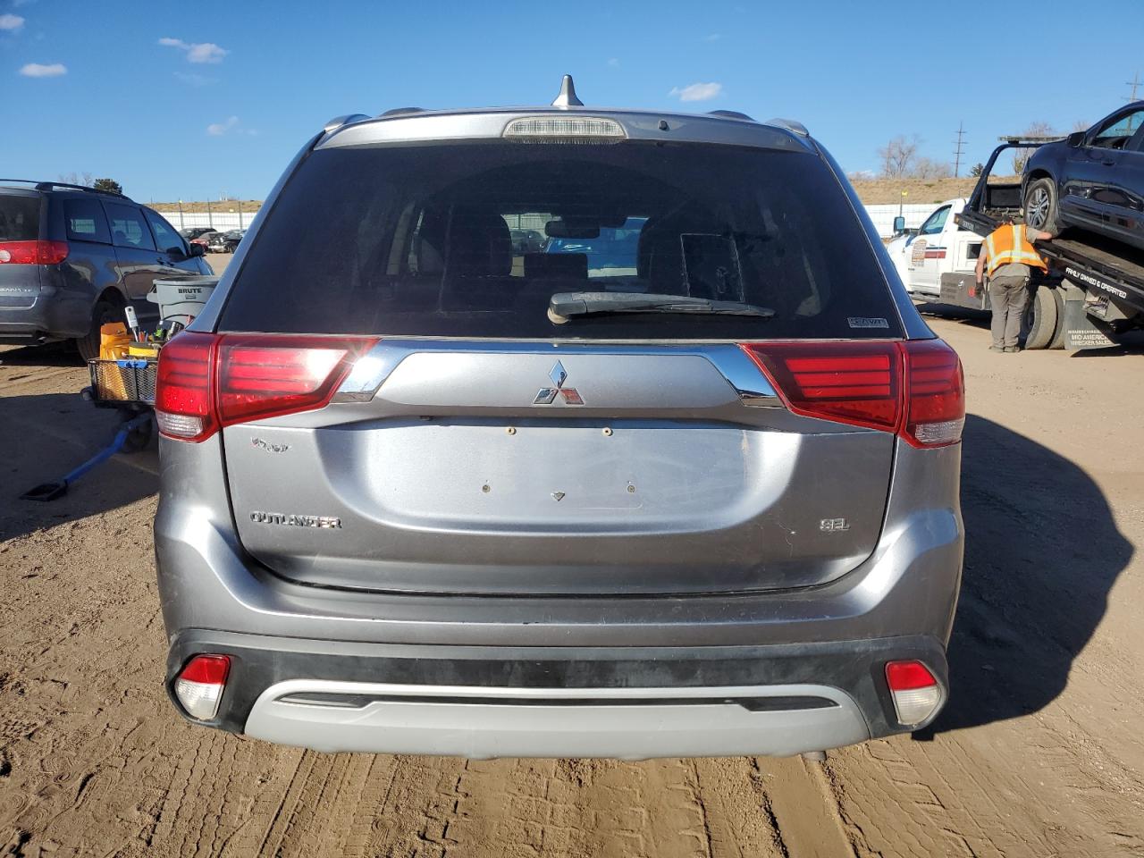 MITSUBISHI OUTLANDER SE