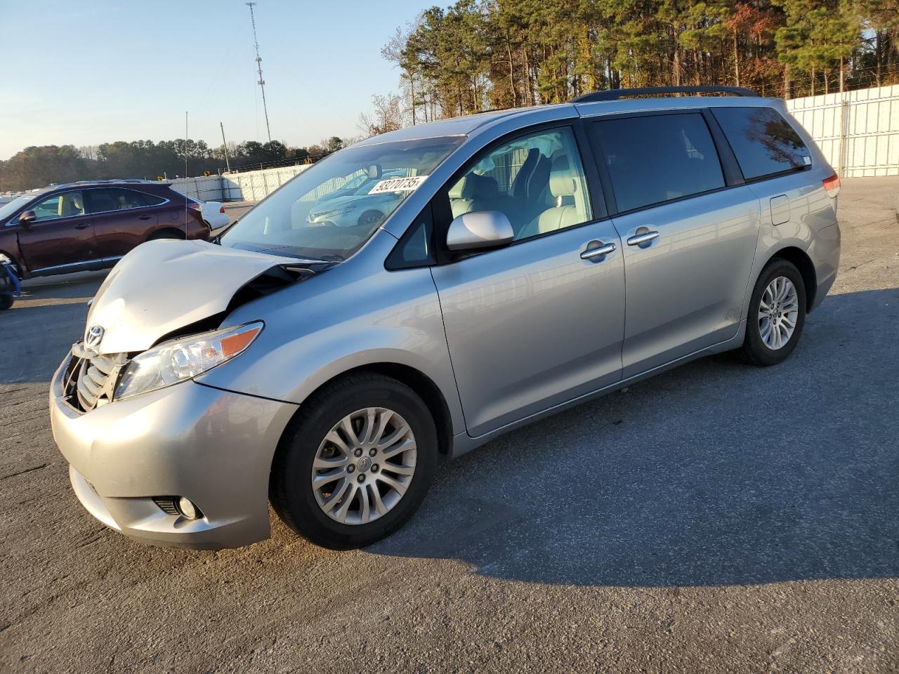 TOYOTA SIENNA XLE