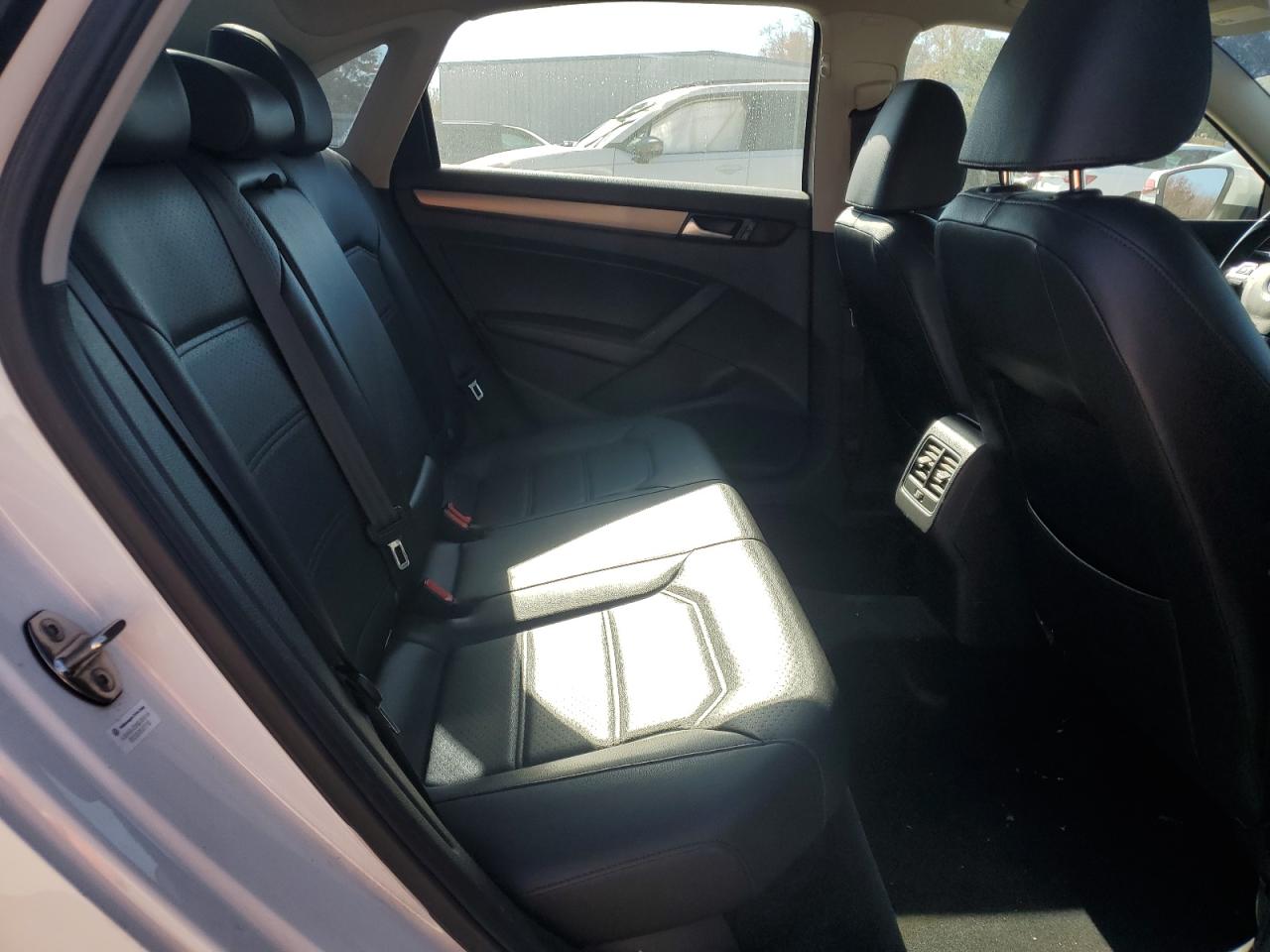 VOLKSWAGEN PASSAT SE