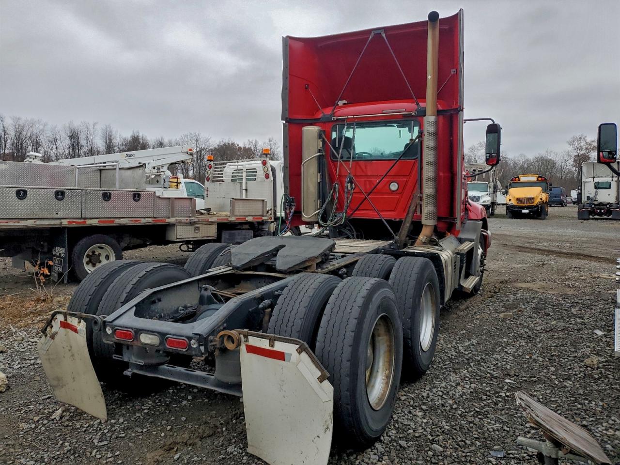 Lot #3304518463 2018 MACK 600 CXU600