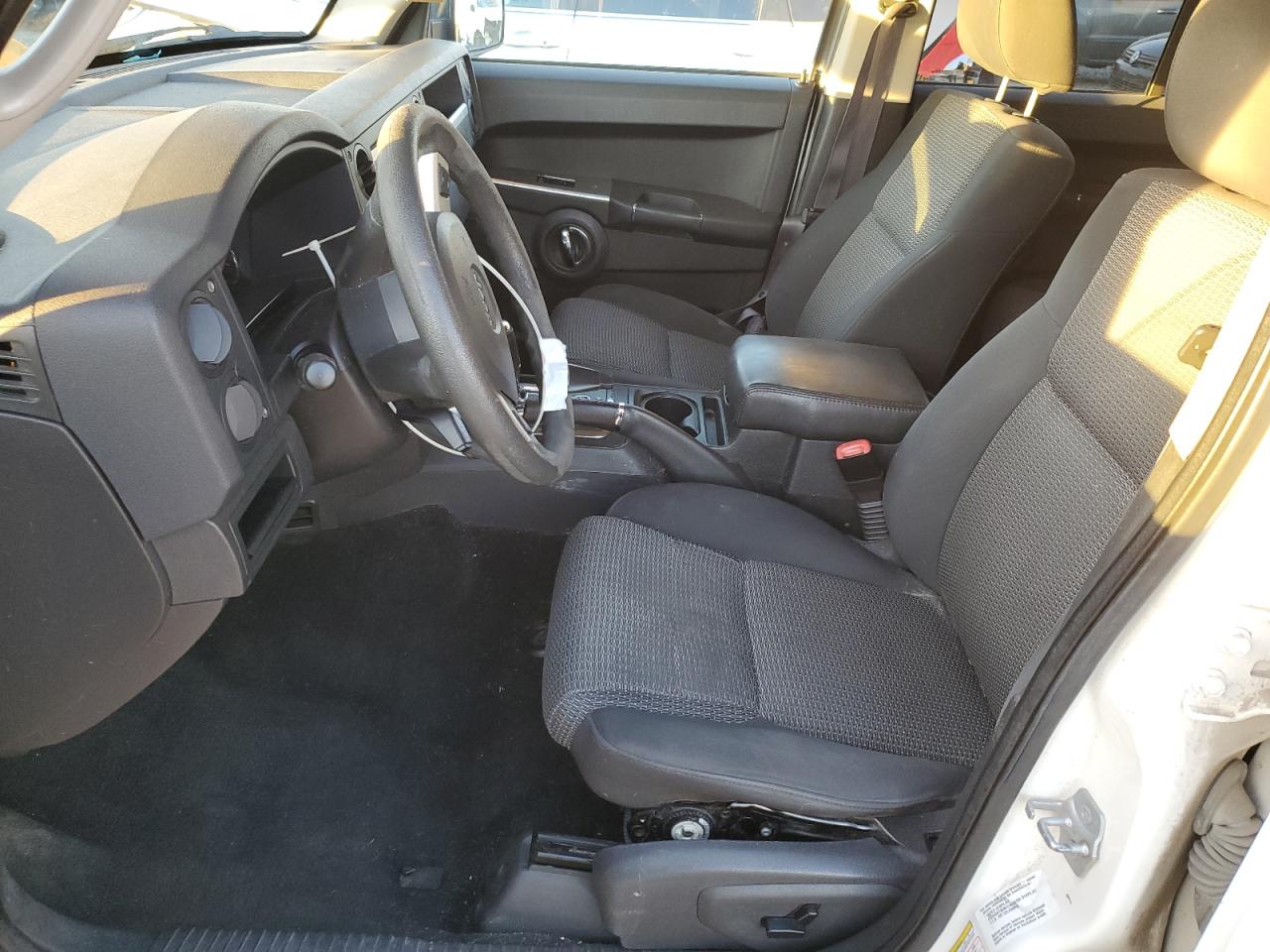 JEEP COMMANDER SPORT