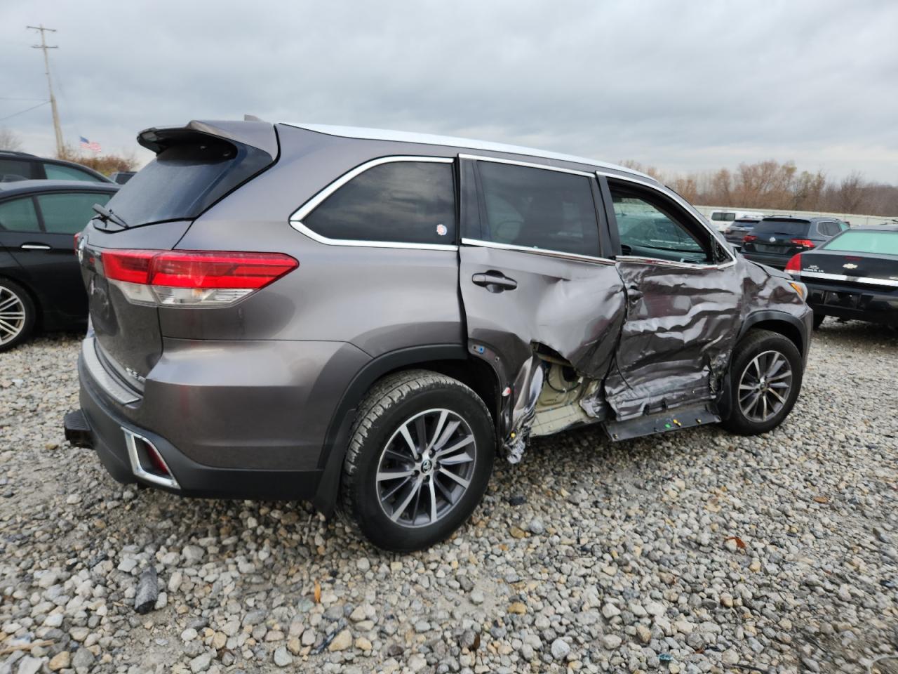 TOYOTA HIGHLANDER SE