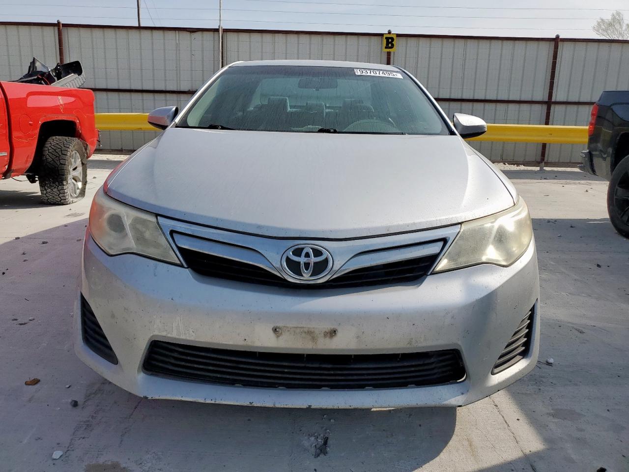 TOYOTA CAMRY BASE