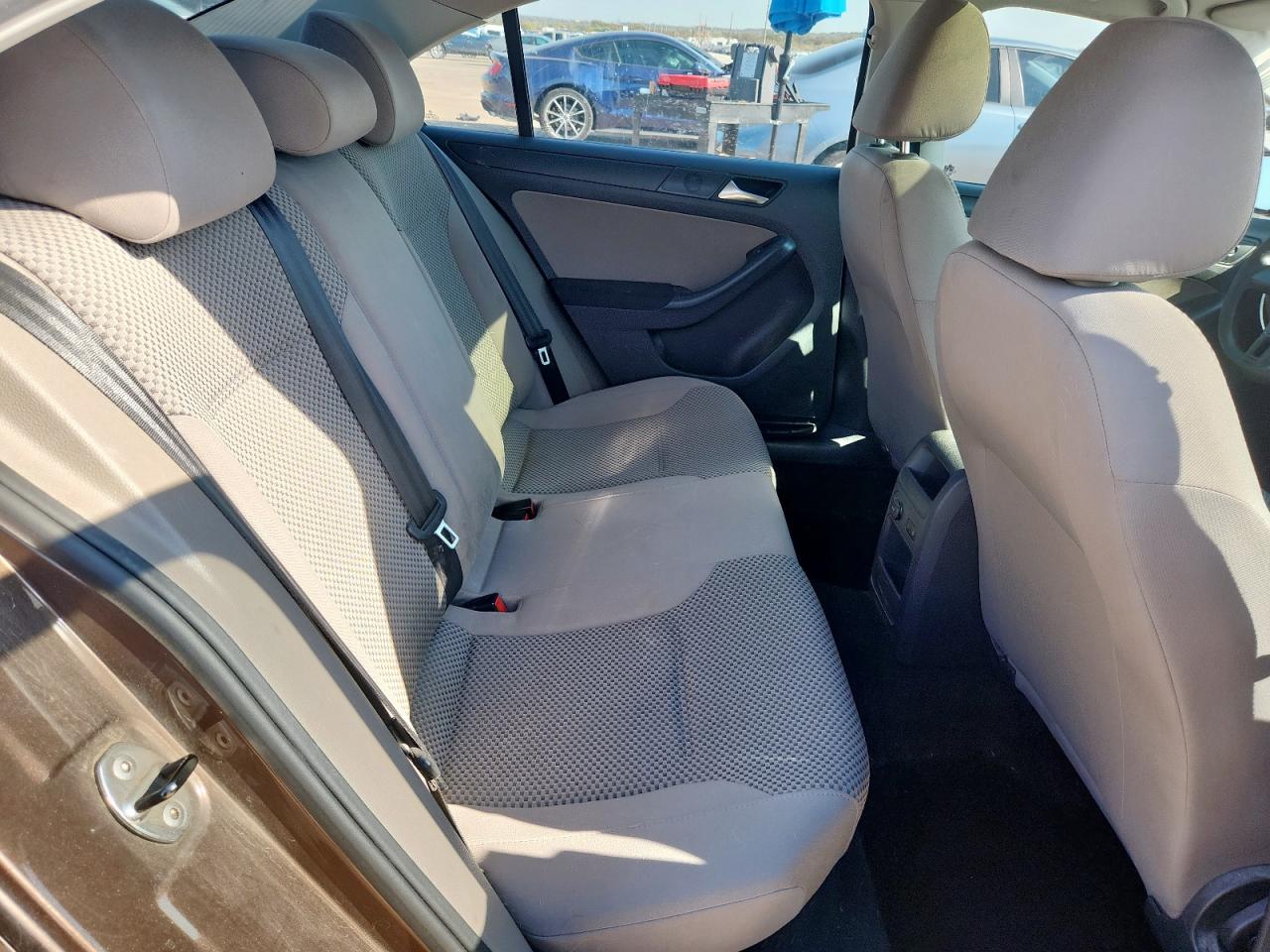 VOLKSWAGEN JETTA BASE