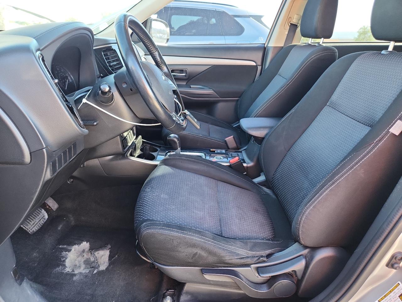 MITSUBISHI OUTLANDER SE