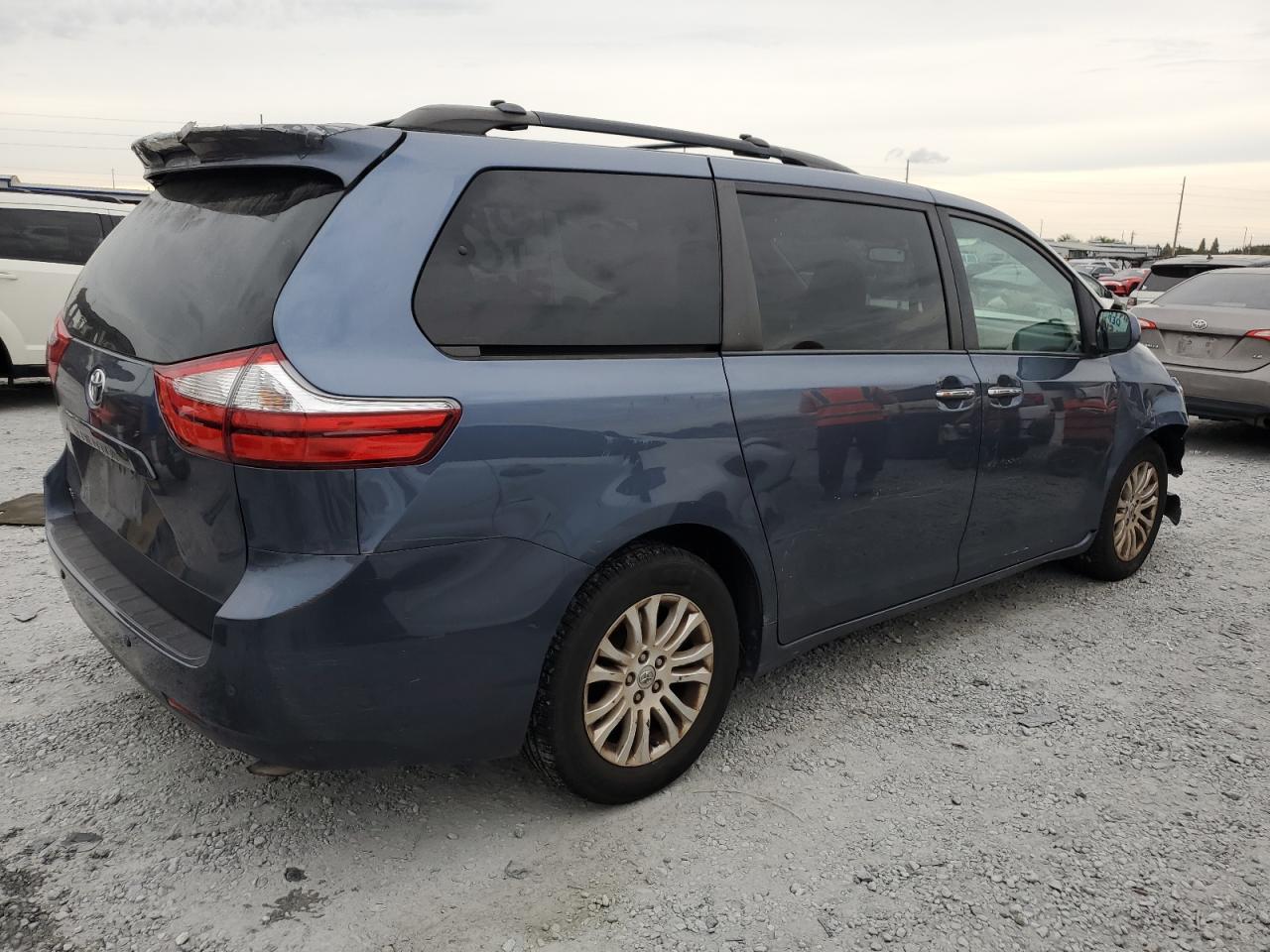 TOYOTA SIENNA XLE