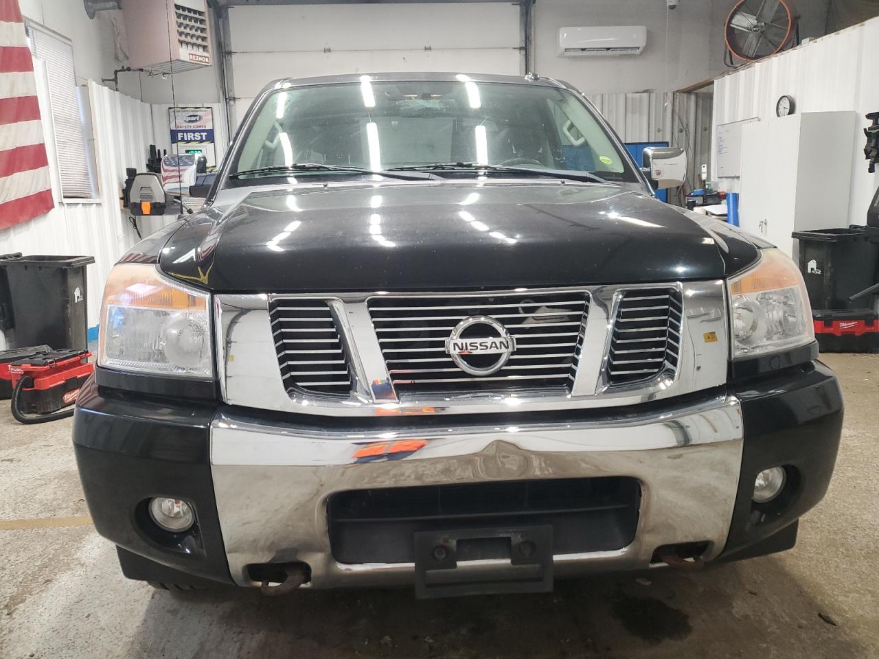 NISSAN TITAN S