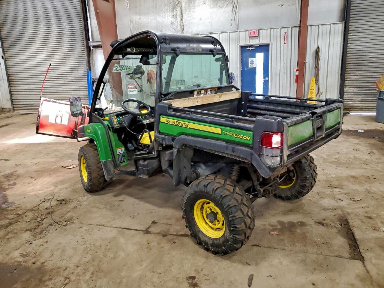 Lot #3316775420 2015 JOHN DEERE GATOR