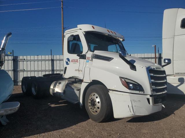 Global Auto Auctions: 2020 FREIGHTLINER CASCADIA 1