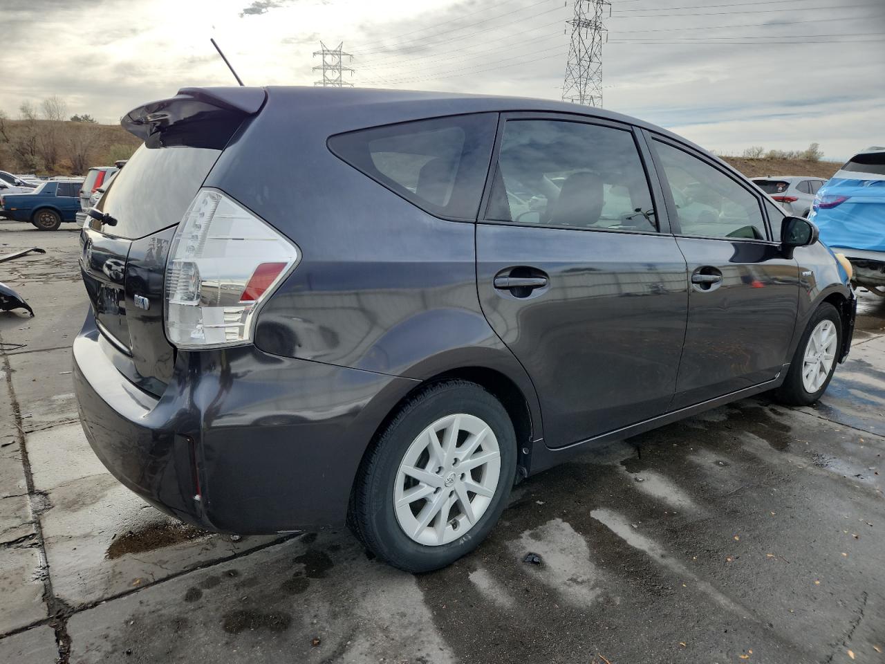 TOYOTA PRIUS V
