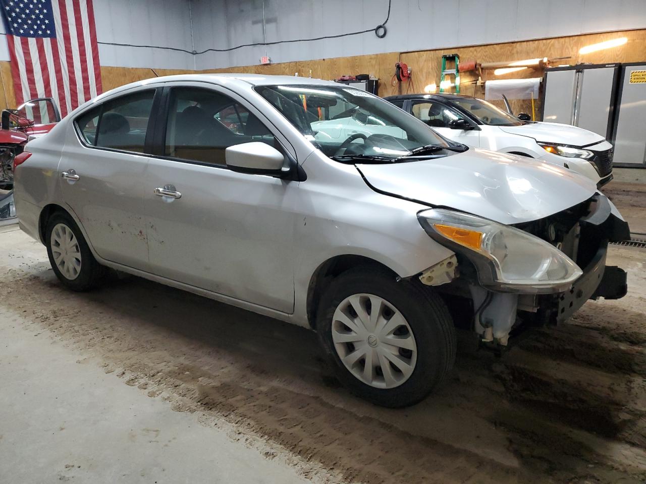 NISSAN VERSA S