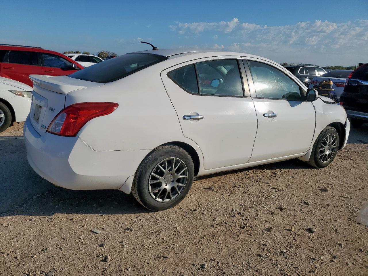NISSAN VERSA S