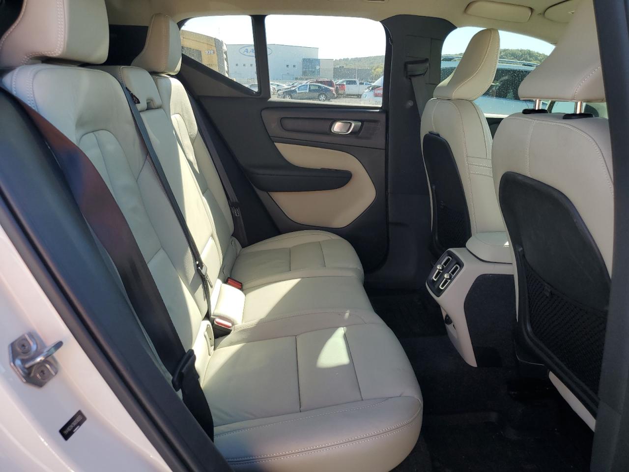 VOLVO XC40 T5 MOMENTUM